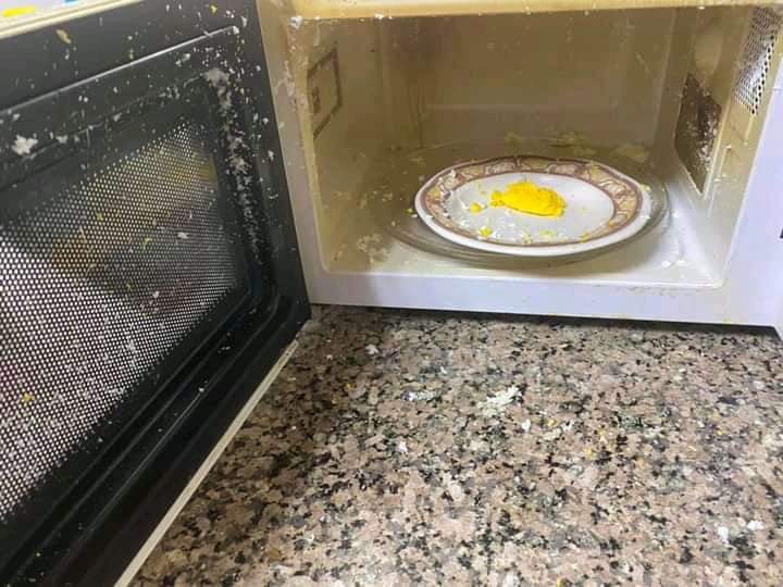 تسخين البيض في الميكروويف